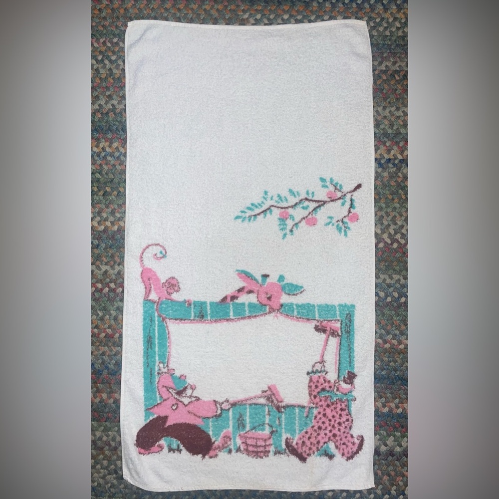Vintage Circus Bath Towel White Pink Teal 37”x 20”